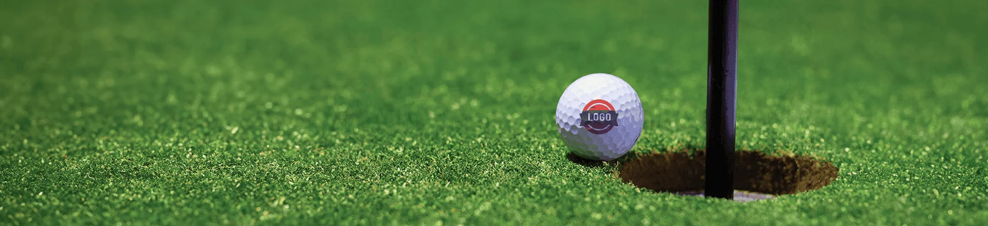 terrain avec ball de golf personnalise